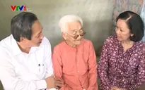 Đồng chí Trương Thị Mai thăm gia đình chính sách, người có công nhân ngày 27/7