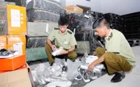 Hà Nội: Phát hiện hàng nghìn đôi giày không rõ nguồn gốc xuất xứ