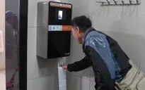 Lắp đặt máy nhận dạng khuôn mặt chống trộm giấy vệ sinh