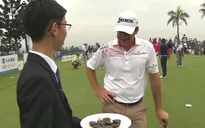 Các tay golf thử thách với các món ăn