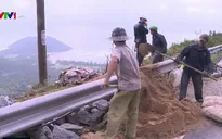 Sạt lở trên tuyến đường đèo Hải Vân liên tục xảy ra