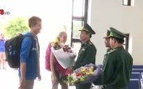 Hai du khách đầu tiên nhập cảnh bằng thị thực điện tử tại Quảng Trị