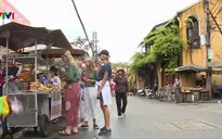 Sắp xếp lại việc buôn bán hàng rong ở phố cổ Hội An
