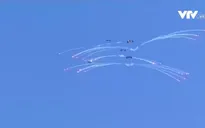 Biểu diễn nhào lộn trên không ngoạn mục tại Triển lãm Hàng không Trịnh Châu