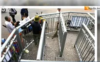 Vỉa hè cho người đi bộ như "ma trận"