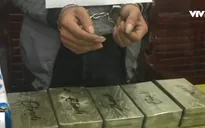 Bắt đối tượng vận chuyển trái phép 10 bánh heroin