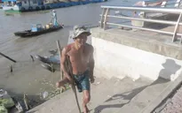 "Hiệp sĩ’ tật nguyền 40 năm chuyên cứu người trên sông Hậu