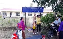 Cà Mau: Hộ dân tự ý đóng cửa trường, hàng trăm học sinh không được đi học