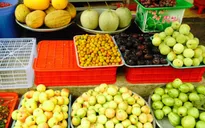 Chợ Thủ Đức tăng cường kiểm tra chất lượng trái cây nhập khẩu