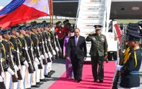 Thủ tướng đến Manila dự Hội nghị Cấp cao ASEAN lần thứ 30