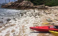 Đóng cửa 13 bãi biển ở Hong Kong (Trung Quốc) sau sự cố tràn dầu