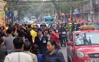 "Nghẹt thở" phố vàng Hà Nội trong ngày vía Thần Tài