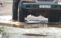 Thừa Thiên - Huế: Né trạm thu phí Phú Bài, xe "cày" nát đường làng