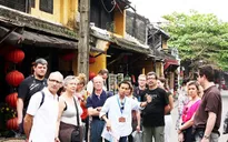 Quét mã QR nhận biết hướng dẫn viên du lịch thật hay giả