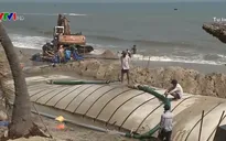 Phát hiện tàu hút cát trái phép tại Cửa Đại