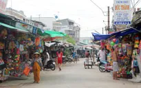 Vĩnh Long: Chợ truyền thống ế ẩm, chợ tự phát đắt hàng
