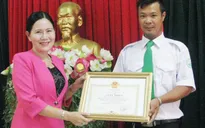 Bạc Liêu thưởng "nóng" tài xế hỗ trợ sản phụ sinh con trên xe taxi