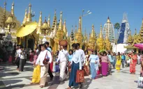 Lễ Tắm Phật và nghi lễ cầu may mắn tại các chùa ở Myanmar