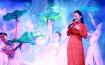 Bạch Trà hạnh phúc khi hát "Lời ca dâng Bác" tưởng nhớ Hồ Chủ tịch