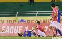 Giải VĐQG V.League 2017: Phạm lỗi thô bạo với Mạc Hồng Quân, Đình Trọng bị VFF phạt nặng