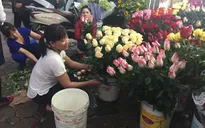Giá hoa "nhảy múa" trong ngày Nhà giáo Việt Nam 20/11