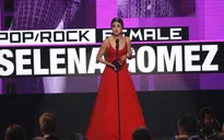 Selena Gomez vượt mặt đàn chị Taylor Swift