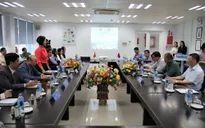 Đoàn cán bộ cấp cao Lào đến thăm và làm việc tại nhà máy Vinamilk