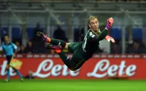 Pep Guardiola bị "nắn gân": Joe Hart dùng chân cực xuất sắc!