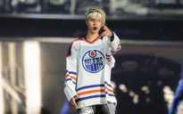 Bất chấp sự lo lắng của người hâm mộ, Justin Bieber vẫn đến Anh