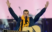 Justin Bieber nén nước mắt, hát về nạn nhân vụ khủng bố ở Anh