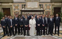 Giáo hoàng Francis gặp gỡ các cầu thủ Juventus và Lazio trước chung kết cúp quốc gia Italia