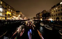 Trải nghiệm đi thuyền kayak đèn led mùa Giáng sinh tại Đan Mạch