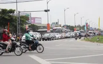 Tiền Giang - Bến Tre: Kẹt xe nghiêm trọng tại cầu Rạch Miễu