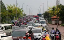 Ùn tắc nghiêm trọng khu vực gần bến xe Miền Đông