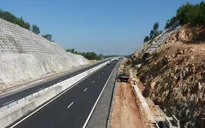 Khắc phục sạt lở trên cao tốc Đà Nẵng - Quảng Ngãi