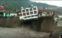 Peru: Khách sạn sập xuống sông do mưa lớn