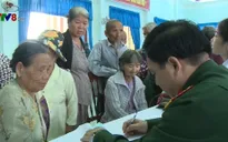 Quân khu 5 khám chữa bệnh cho đồng bào vùng cao Ba Tơ, Quảng Ngãi