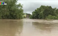 Nhiều khu vực thị xã Ninh Hoà (Khánh Hòa) ngập sâu trong nước