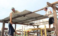 Hỗ trợ, xây dựng nhà cho người dân vùng bão trước Tết Nguyên đán 2018