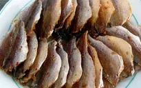 Thưởng thức khô lù đù đúng điệu tại làng biển Trần Đề