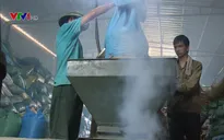 Nam thanh niên khiếm thị khởi nghiệp từ vỏ trấu