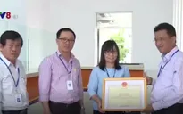 Nhặt được 1 tỷ đồng, nữ nhân viên điện lực trả lại cho người đánh rơi