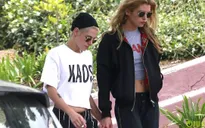 Kristen Stewart tay nắm tay với tình mới trên phố