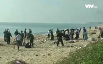 Bộ đội biên phòng ra quân làm sạch biển