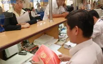 Hàng trăm người đến làm thủ tục tại Sở KH&ĐT sáng thứ 7