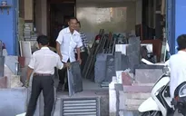 Người dân TP.HCM tự tháo dỡ công trình lấn chiếm vỉa hè