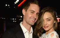 Chân dài Miranda Kerr sinh con trai