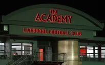 Vi phạm luật chuyển nhượng cầu thủ trẻ, Liverpool lĩnh án phạt nặng