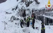 Tìm thấy 8 người sống sót trong vụ lở tuyết ở Italy