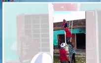 Cảm động các cô giáo leo mái nhà, lợp ngói trường học sau bão số 10